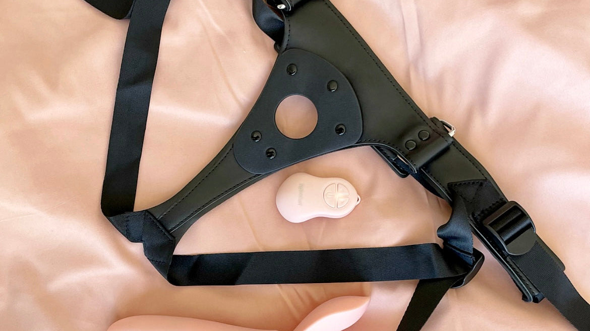 How to use The Harlow strap-on vibrator and harness