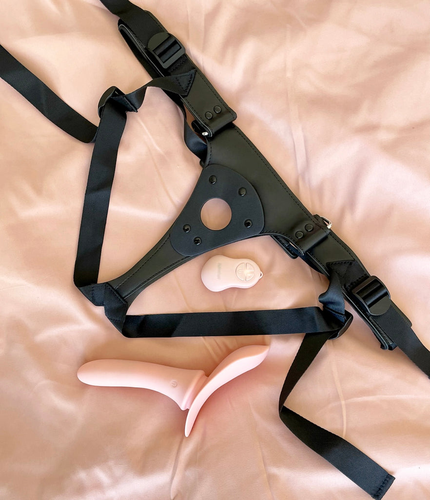 How to use The Harlow strap-on vibrator and harness