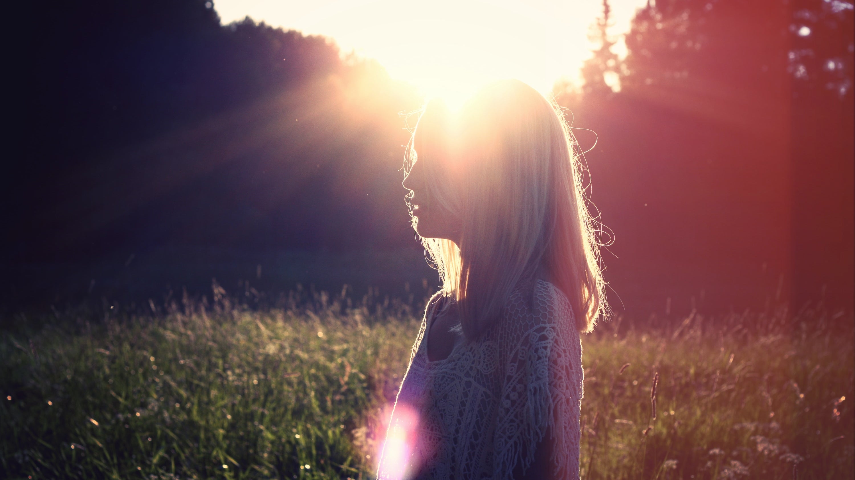 How Your Crown Chakra Impacts Romantic Relationships