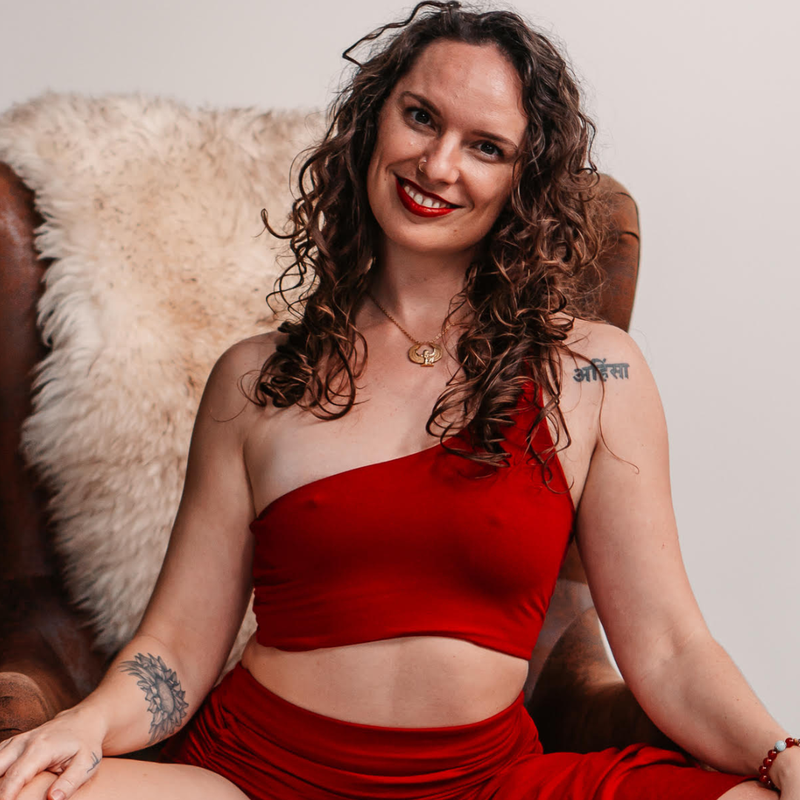 Susie Tagarro (Feminine Embodiment + Erotic Leadership Coaching)
